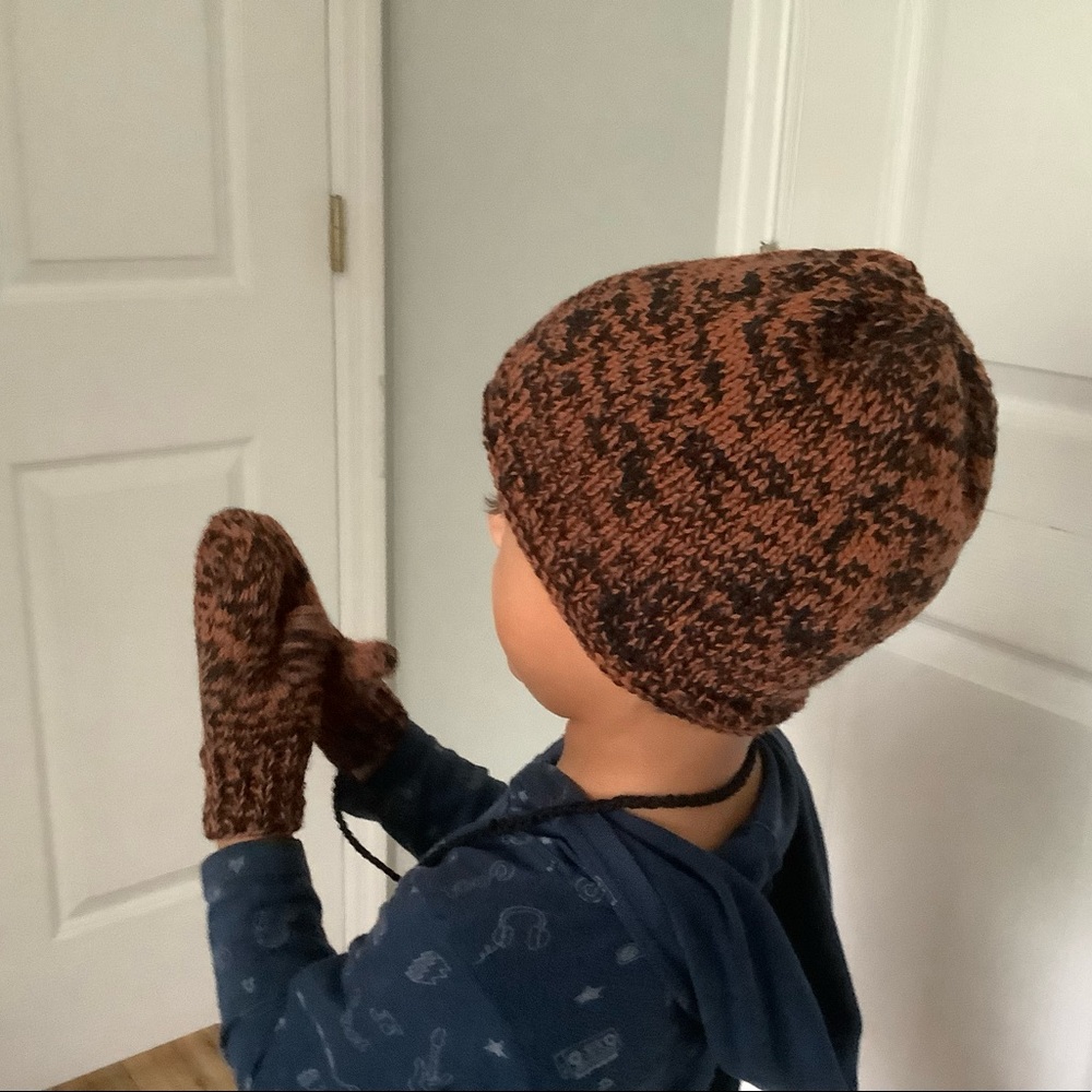 Childs knit hat and mittens